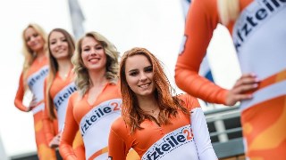 Die kfzteile24 Grid Girls auf dem Eurospeedway Lausitz