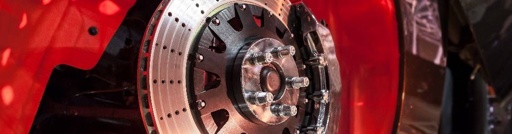 Bel�ftete Bremsscheiben kommen vor allem bei schnellen und schweren Wagen zum Einsatz. gelochte, innenbel�ftete Bremsscheibe