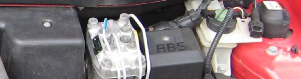 Das ABS-Steuergerät ist ein elektronisches Bauteil, das den Bremsdruck an den Rädern reguliert. ABS-Steuergerät wechseln
